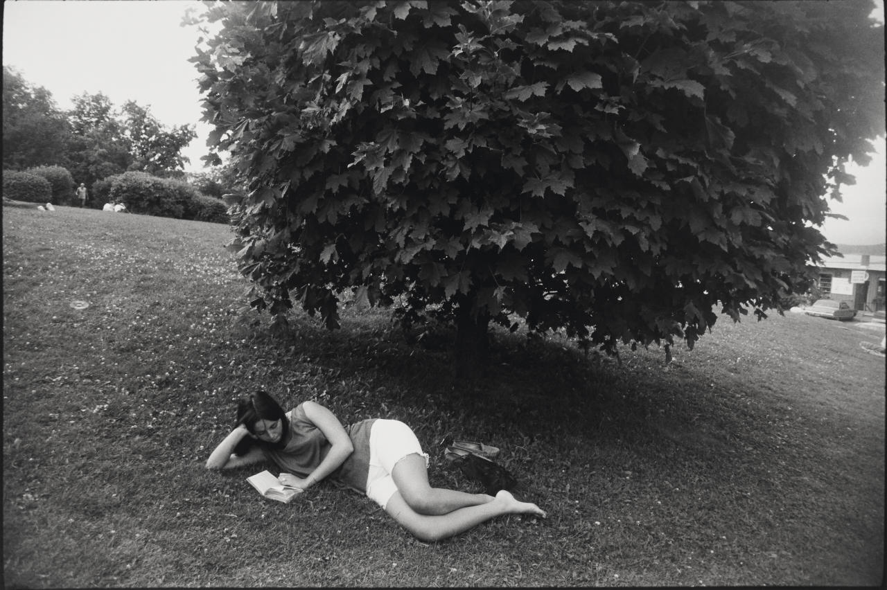 GARRY WINOGRAND (1928–1984) ‘Women are Beautiful’, New York 1975