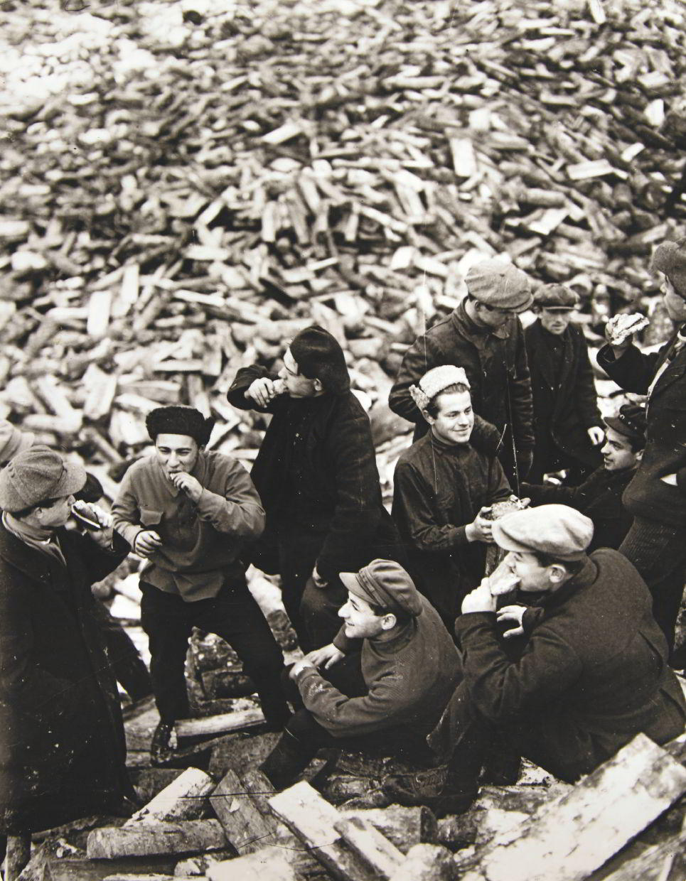 ARKADY SHAIKHET (1898–1957) ‘Subbotnik’ (Arbeitseinsatz am Samstag / Working Saturday), USSR 1929