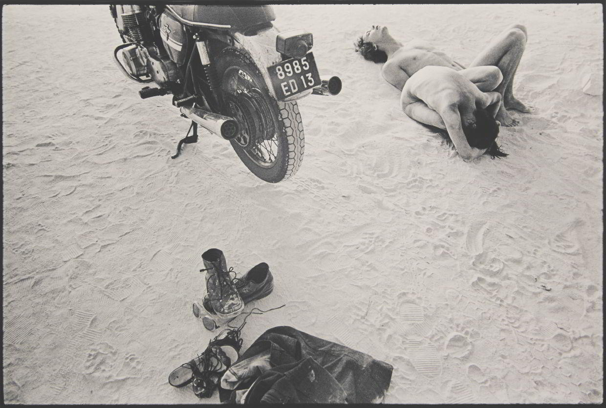 WILL MCBRIDE (1931–2015) ‘Pause in Les Beaux bei Arles / A Quick Rest in Les Beaux near Arles’, 1978 * WILL MCBRIDE (1931–2015) ‘Pause in Les Beaux bei Arles / A Quick Rest in Les Beaux near Arles’, 1978 *