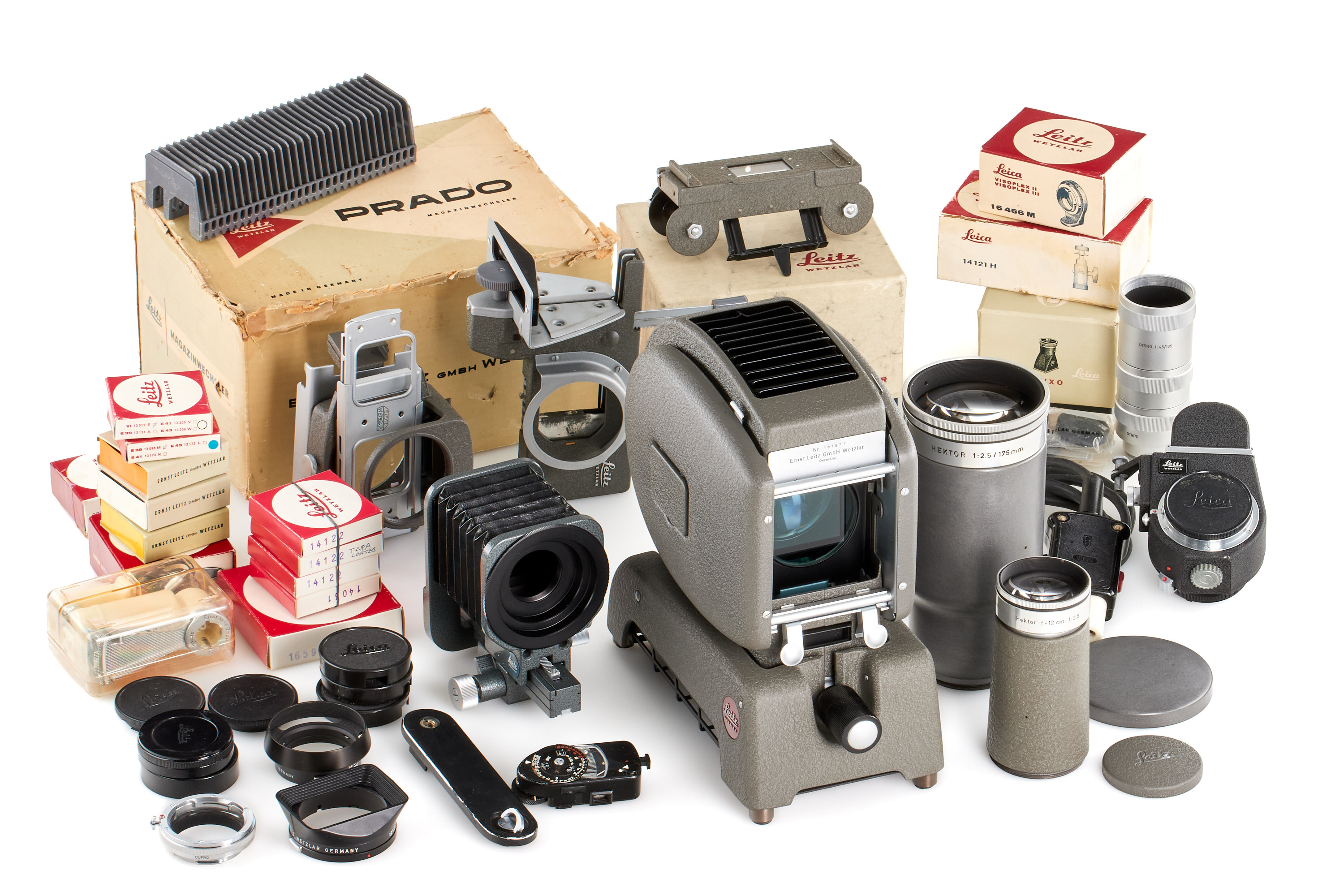 Leitz Pradovit 500 outfit and Various Accessories *