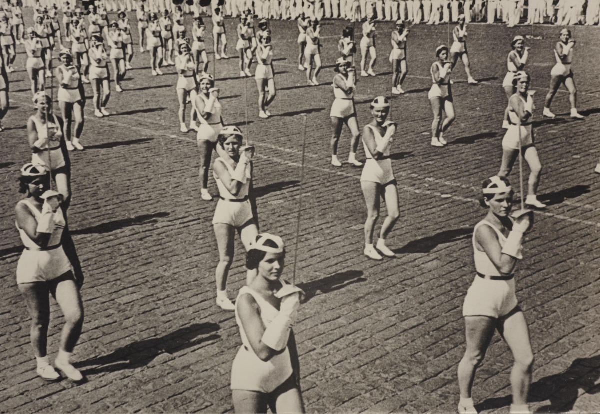ALEXANDER RODCHENKO (1891–1956) Fencers / Fechterinnen, 1936
