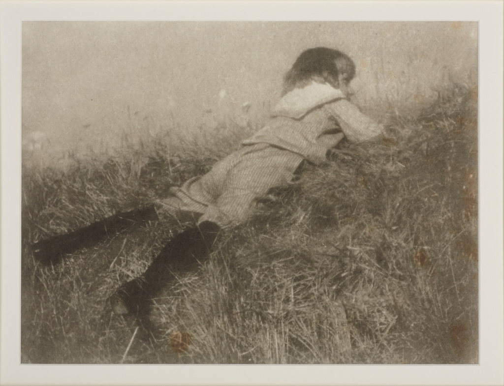 HEINRICH KÜHN (1866–1944) Hans im Gras / Hans in a meadow, c. 1906
