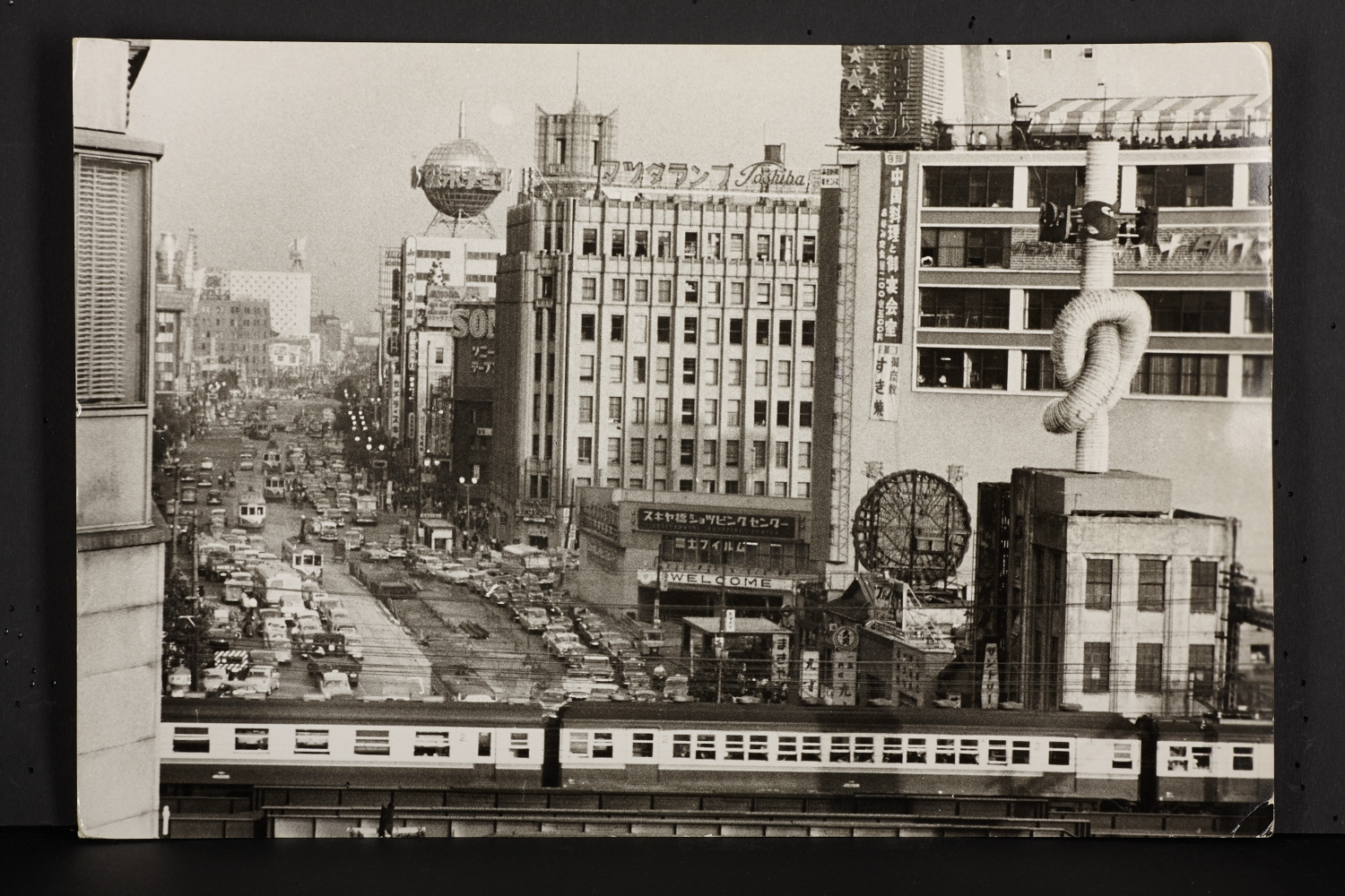 MARC RIBOUD (* 1923) Street by day and night, Tokyo 1958 MARC RIBOUD (* 1923) Street by day and night, Tokyo 1958