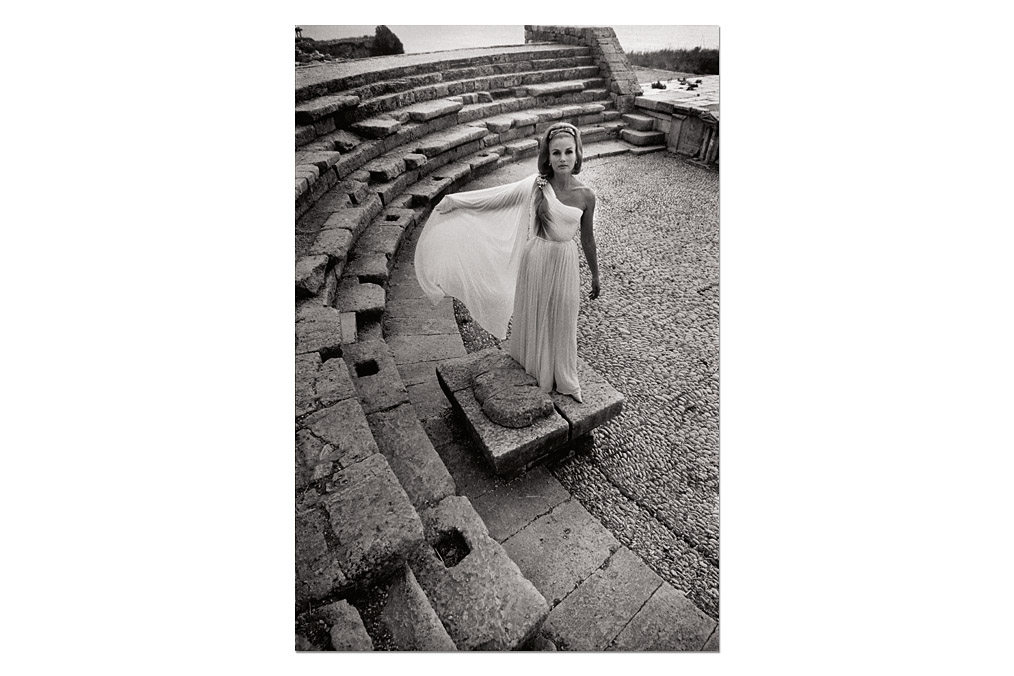 René Burri (*1933), Schauspielerin im Amphietheater / Actress in an amphietheatre