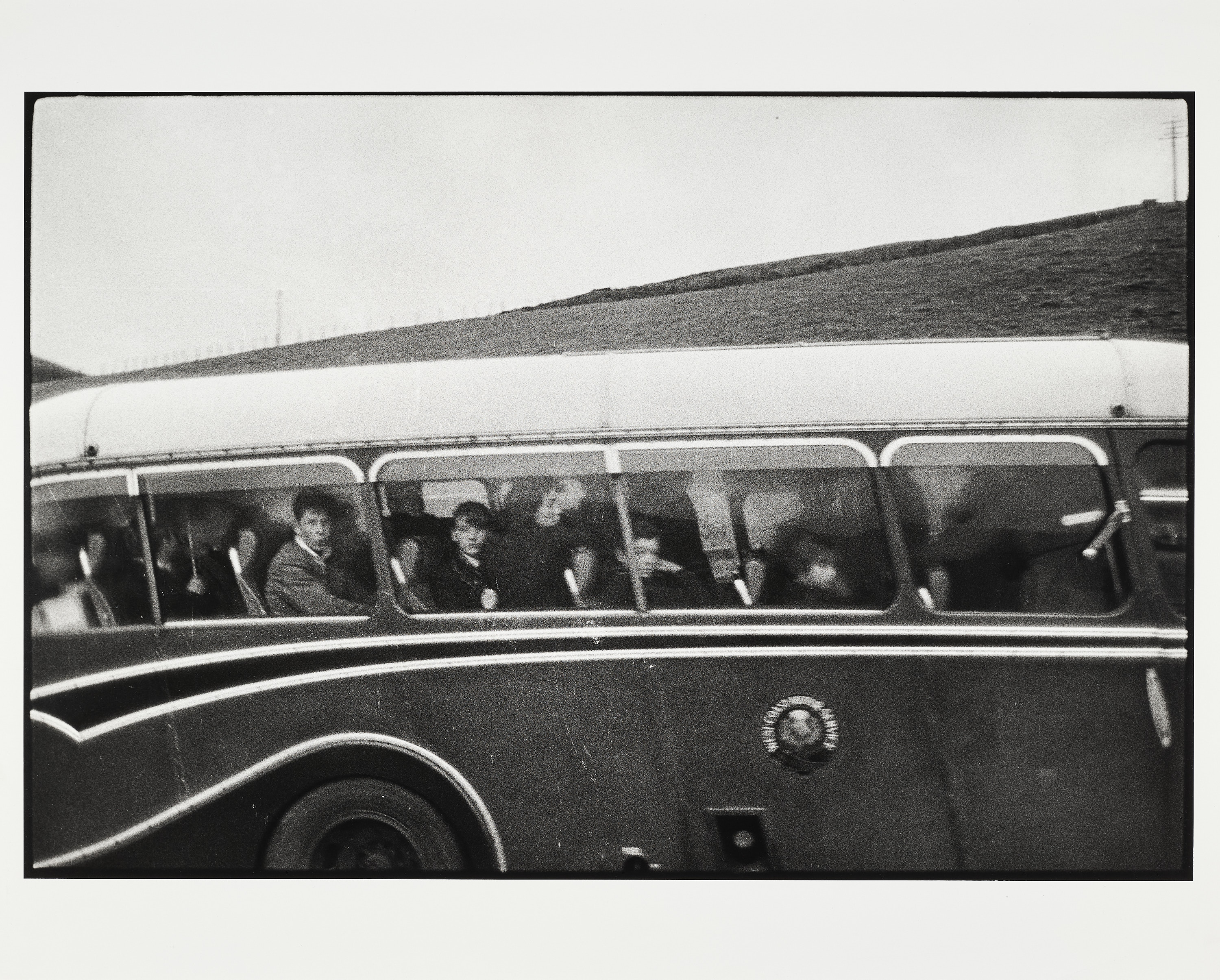 BRUCE DAVIDSON (* 1933) - School Bus, England 1960s