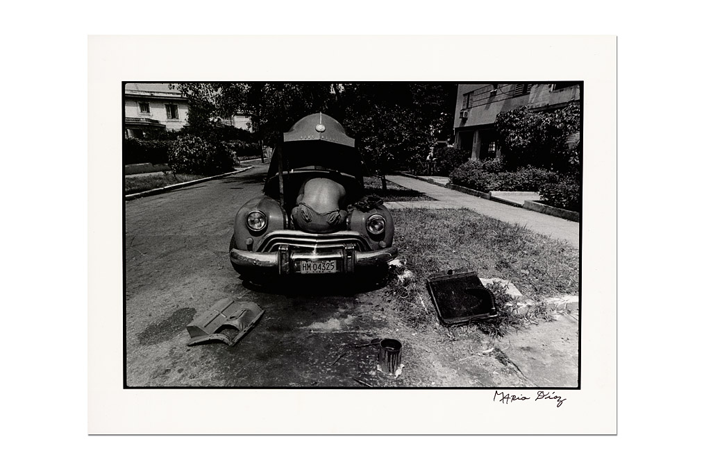 Mario Diaz (*1951), Mann in einem Auto / Man in a car