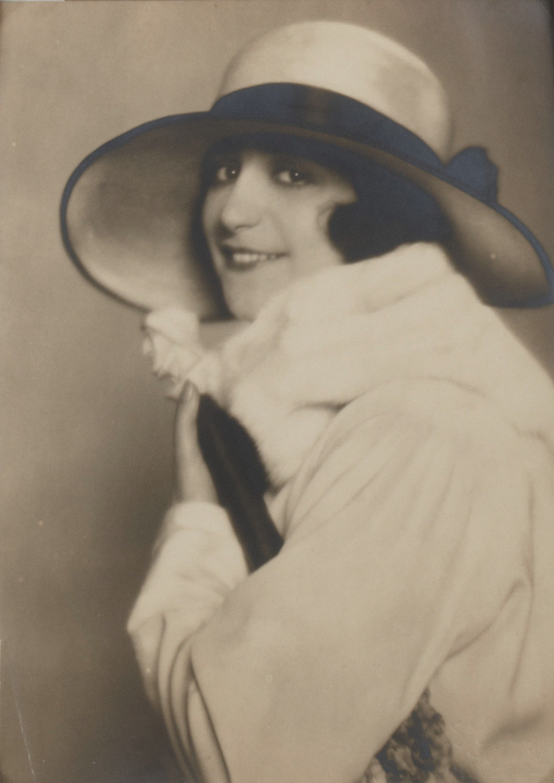 Lady with hat, Madame d'Ora (1881-1963) & Arthur Benda (1885-1969)