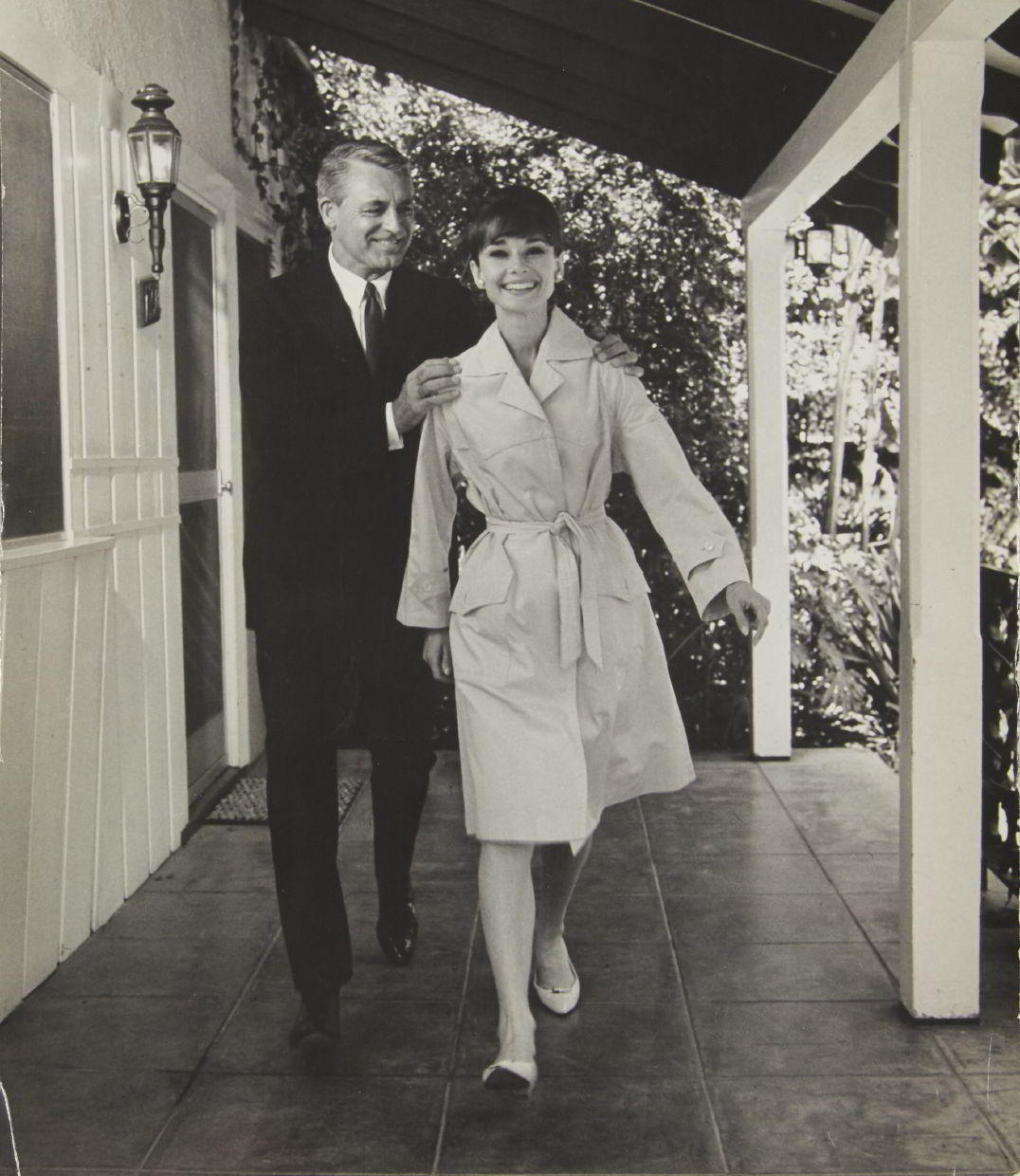 PHILIPPE HALSMAN (1906–1979) Audrey Hepburn & Cary Grant, Hollywood 1963 * PHILIPPE HALSMAN (1906–1979) Audrey Hepburn & Cary Grant, Hollywood 1963 *