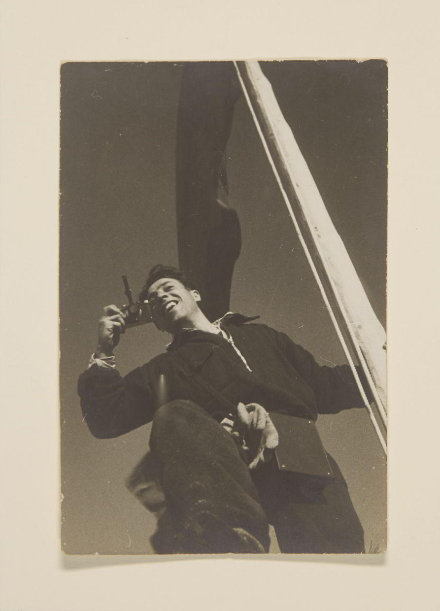 ANONYMOUS PHOTOGRAPHER Georgi Zelma mit / with Leica I Mod. A, Urals, USSR 1934