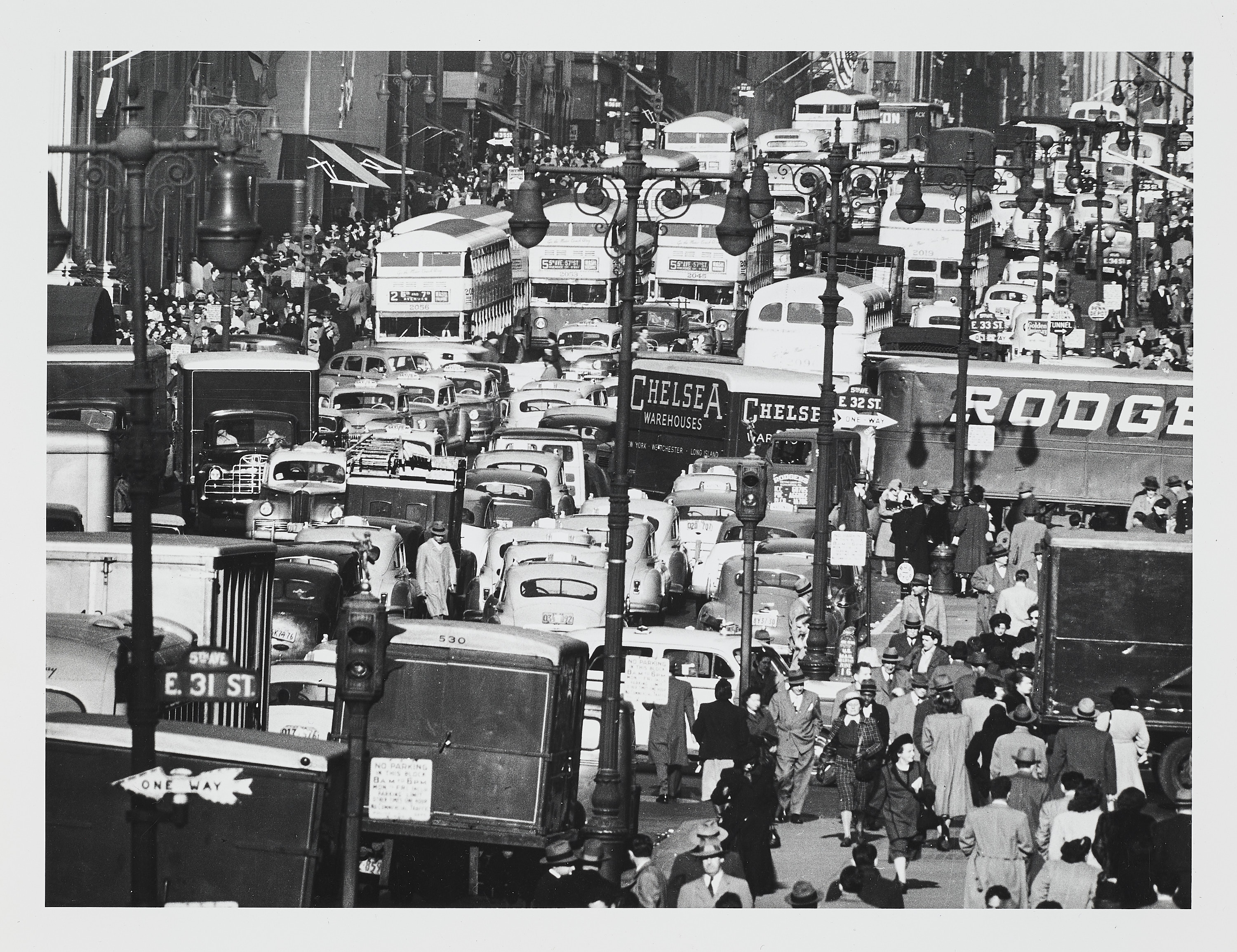 ANDREAS FEININGER (1906–1999) - Traffic on 5th Avenue, New York 1948