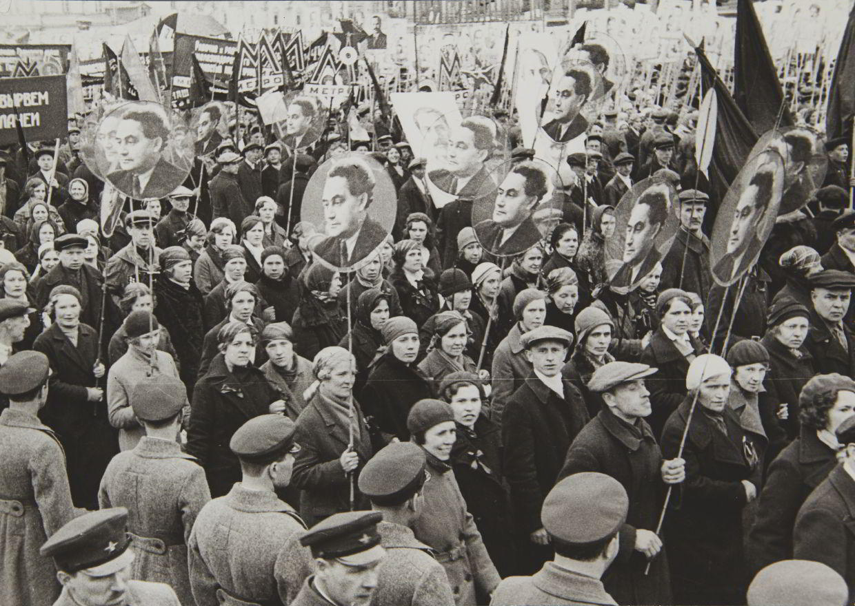 GEORGI ZELMA (1906–1984) Protest am Roten Platz - Forderung der Freilassung von G. Dimitrov / Protest on Red Square, demanding the release of G. Dimitrov, Moscow 1935