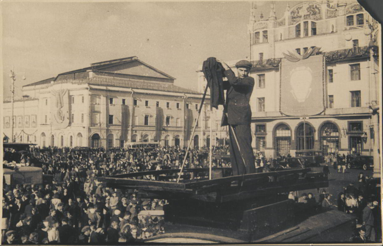 VIKTOR KOSHEVOI Naum Granovski, Sverdlov Square, Moscow 1947 VIKTOR KOSHEVOI Naum Granovski, Sverdlov Square, Moscow 1947
