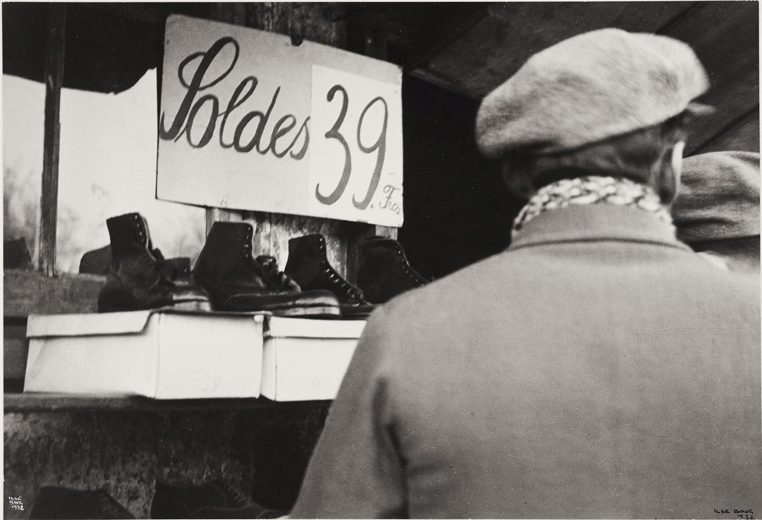 ILSE BING (1899–1998) Marché aux puces, Paris 1932
