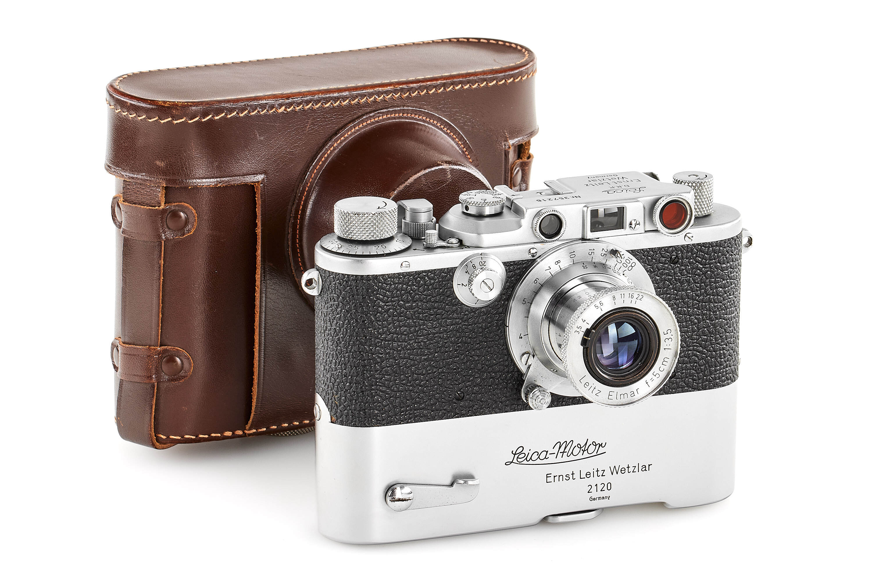 Leica IIIa chrome post-war with MOOLY Leica IIIa chrome post-war with MOOLY