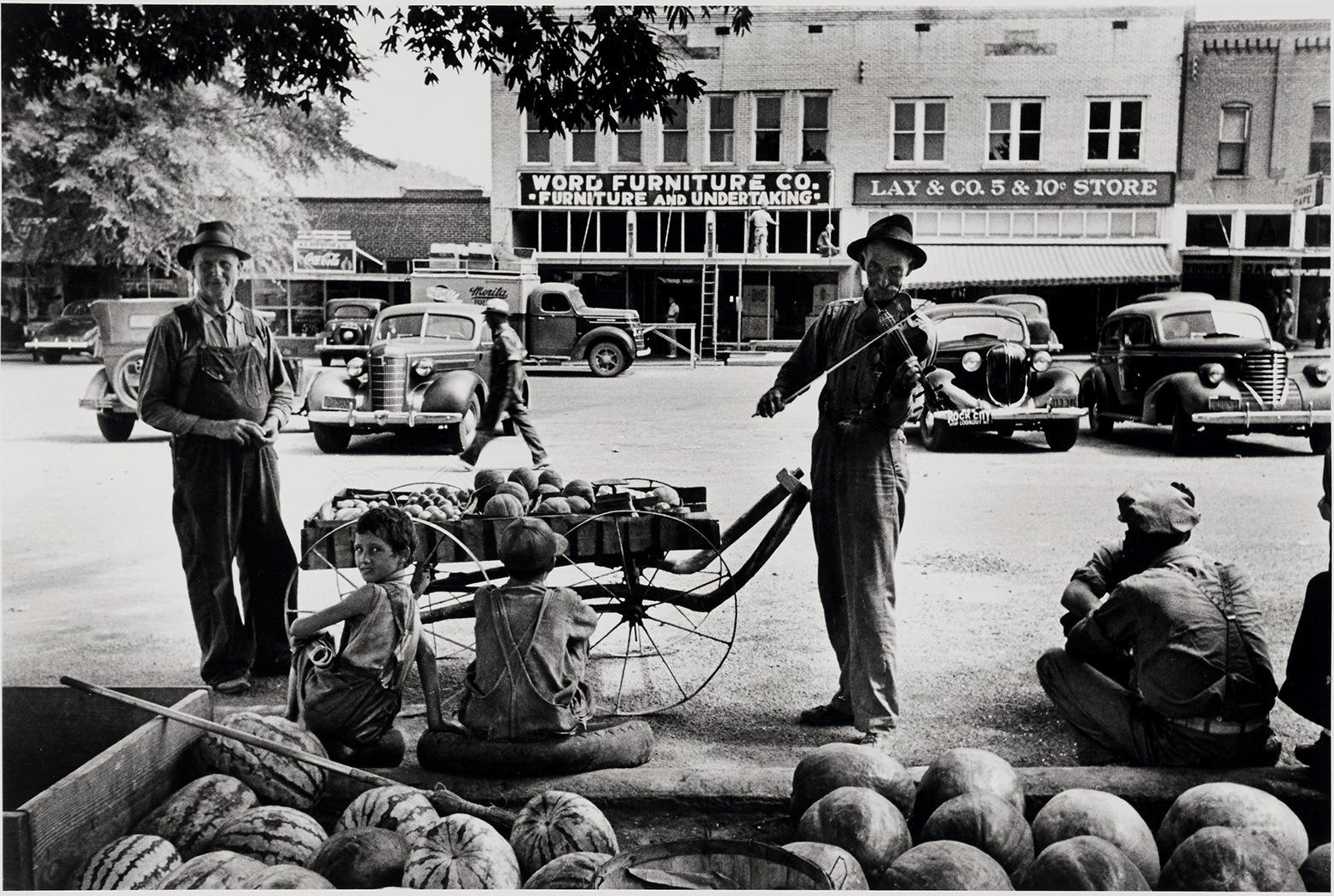 ALFRED EISENSTAEDT (1898–1995) Melon salesman and fiddler, USA 1936