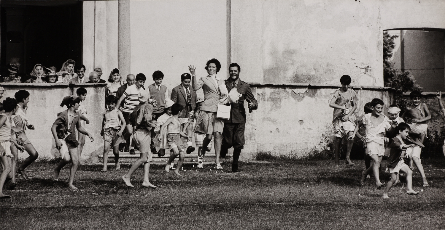 TAZIO SECCHIAROLI (1925–1998) Sophia Loren and Marcello Mastroianni on the set of ‘Sunflower’, 1970