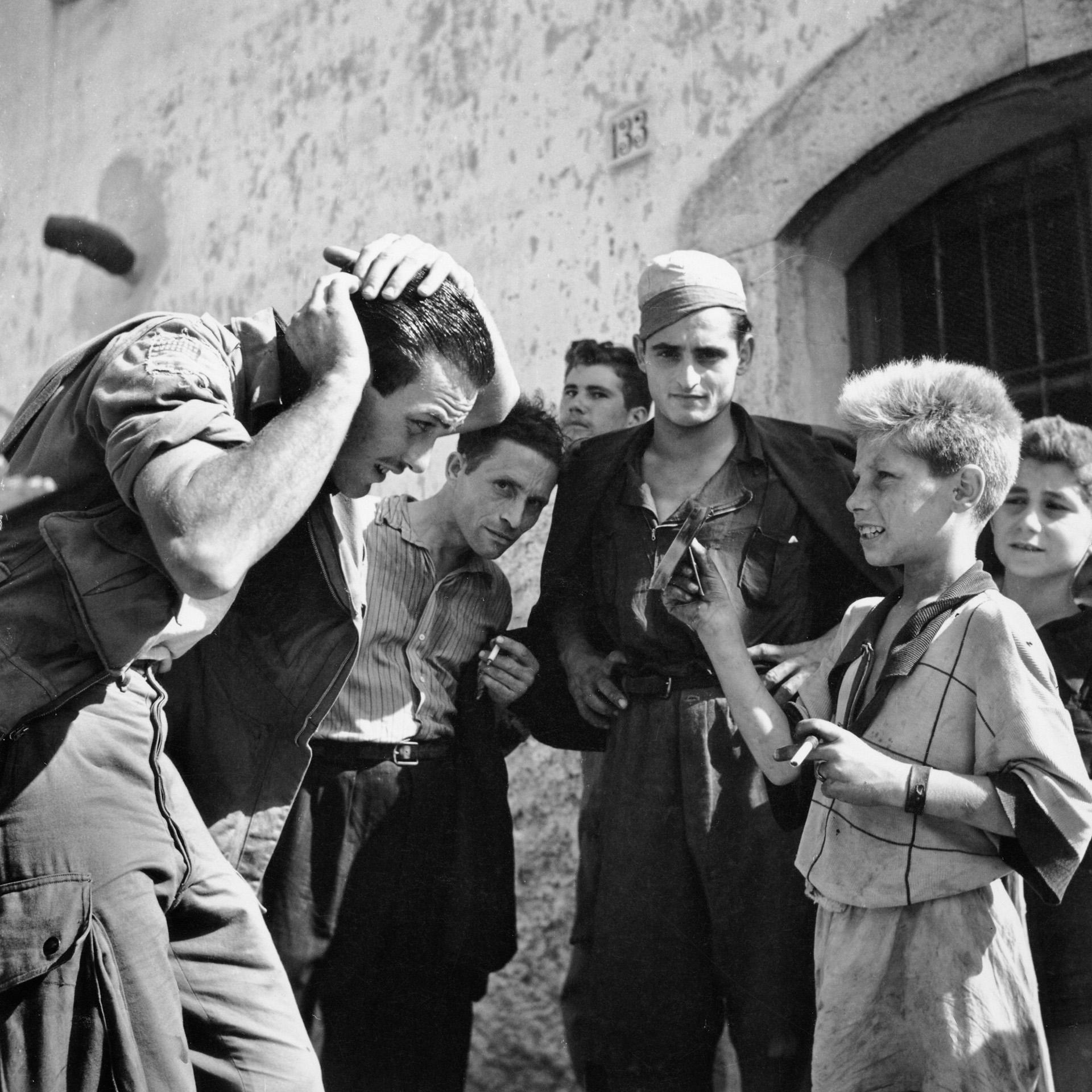 GEORGE RODGER (1908–1995) American GI in Naples, Italy 1945 GEORGE RODGER (1908–1995) American GI in Naples, Italy 1945