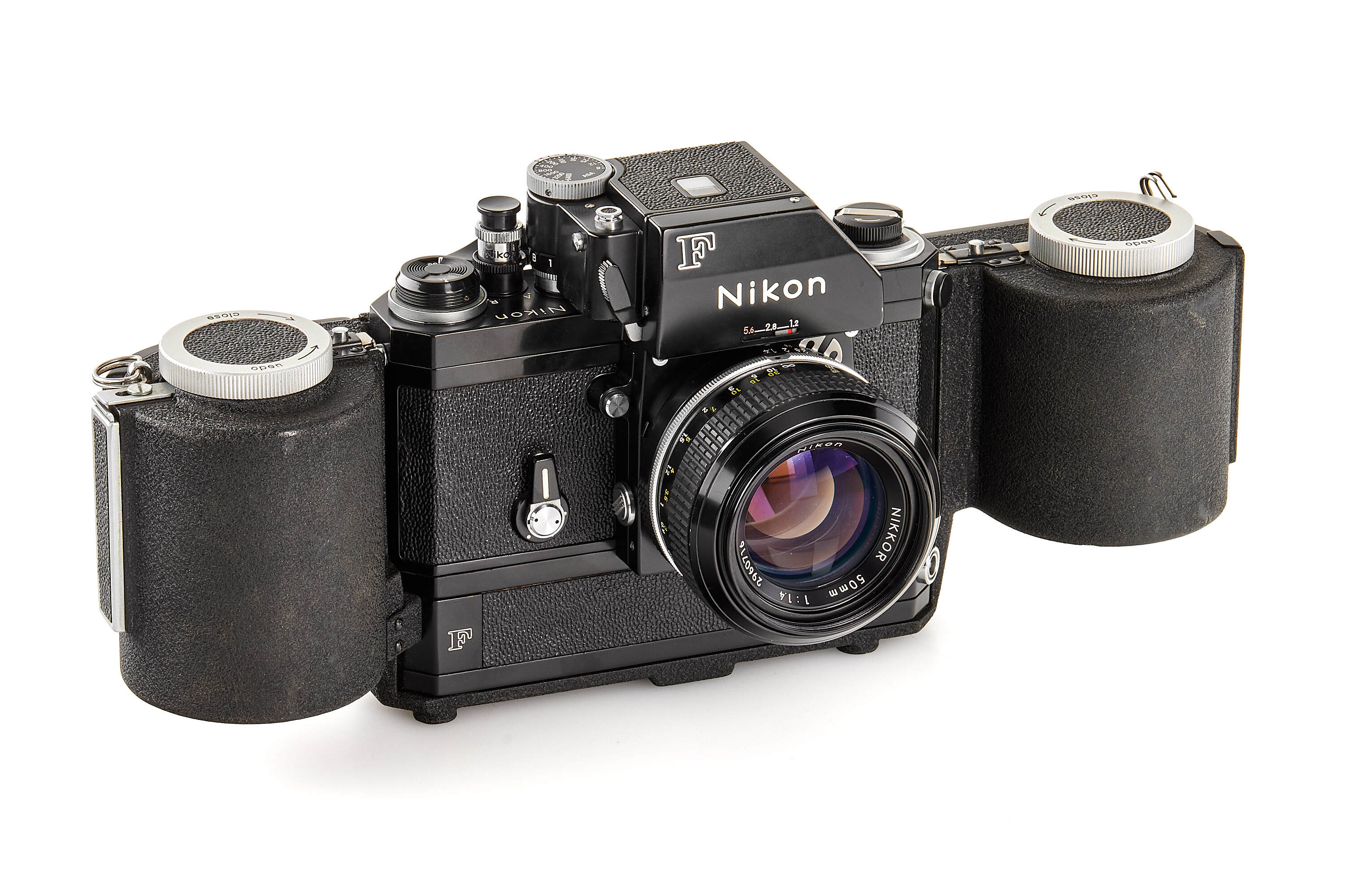 NIkon F with F-250 back *