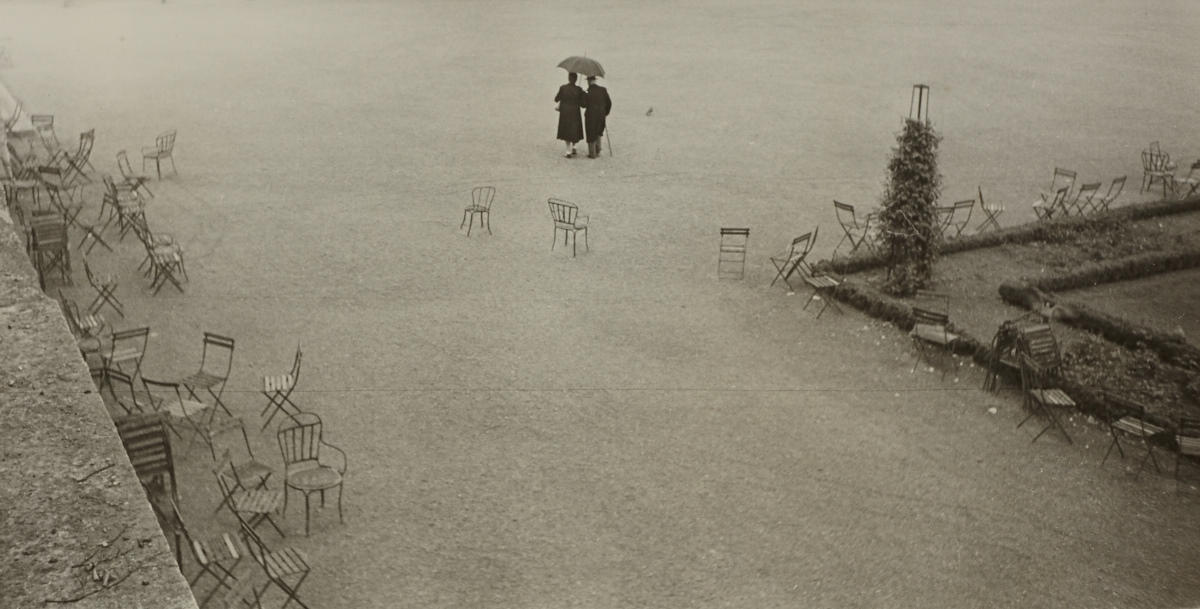 ROBERT FRANK (* 1924) ‘Paris and the chairs, etc.’, 1949 ROBERT FRANK (* 1924) ‘Paris and the chairs, etc.’, 1949