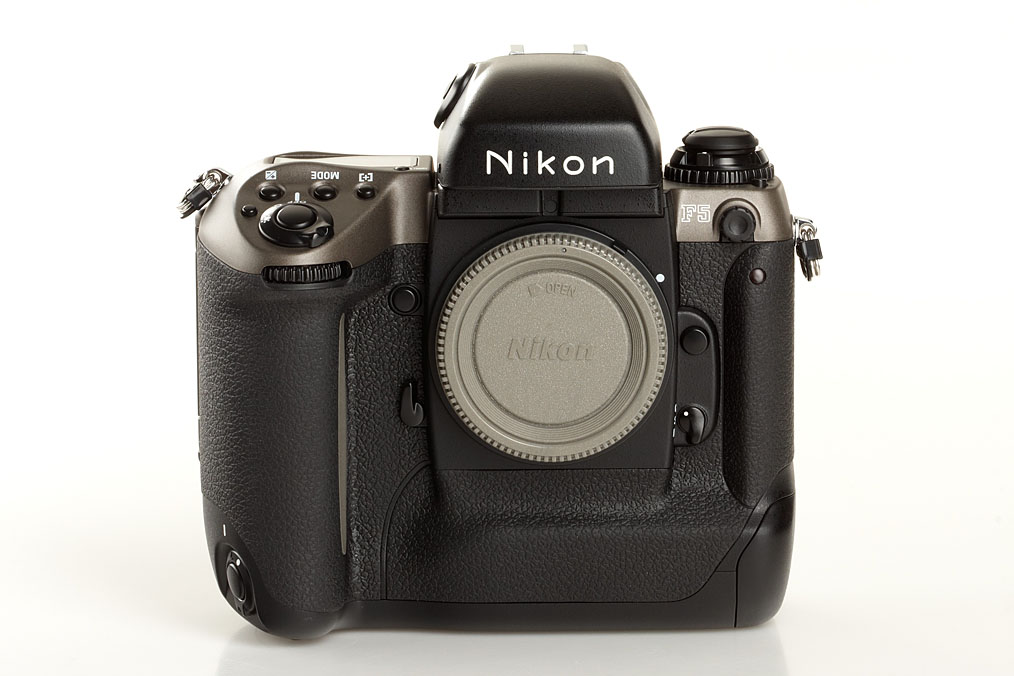 希少品 Nikon ニコン F5 カメラグランプリ´97受賞 ピンバッジセット