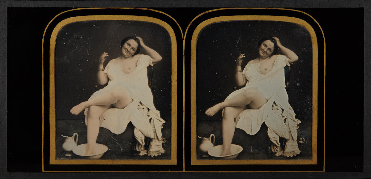 ANONYMOUS FRENCH PHOTOGRAPHER Akt mit Zigarette und Fußbad / Nude with cigarette and foot bath, Paris c. 1855