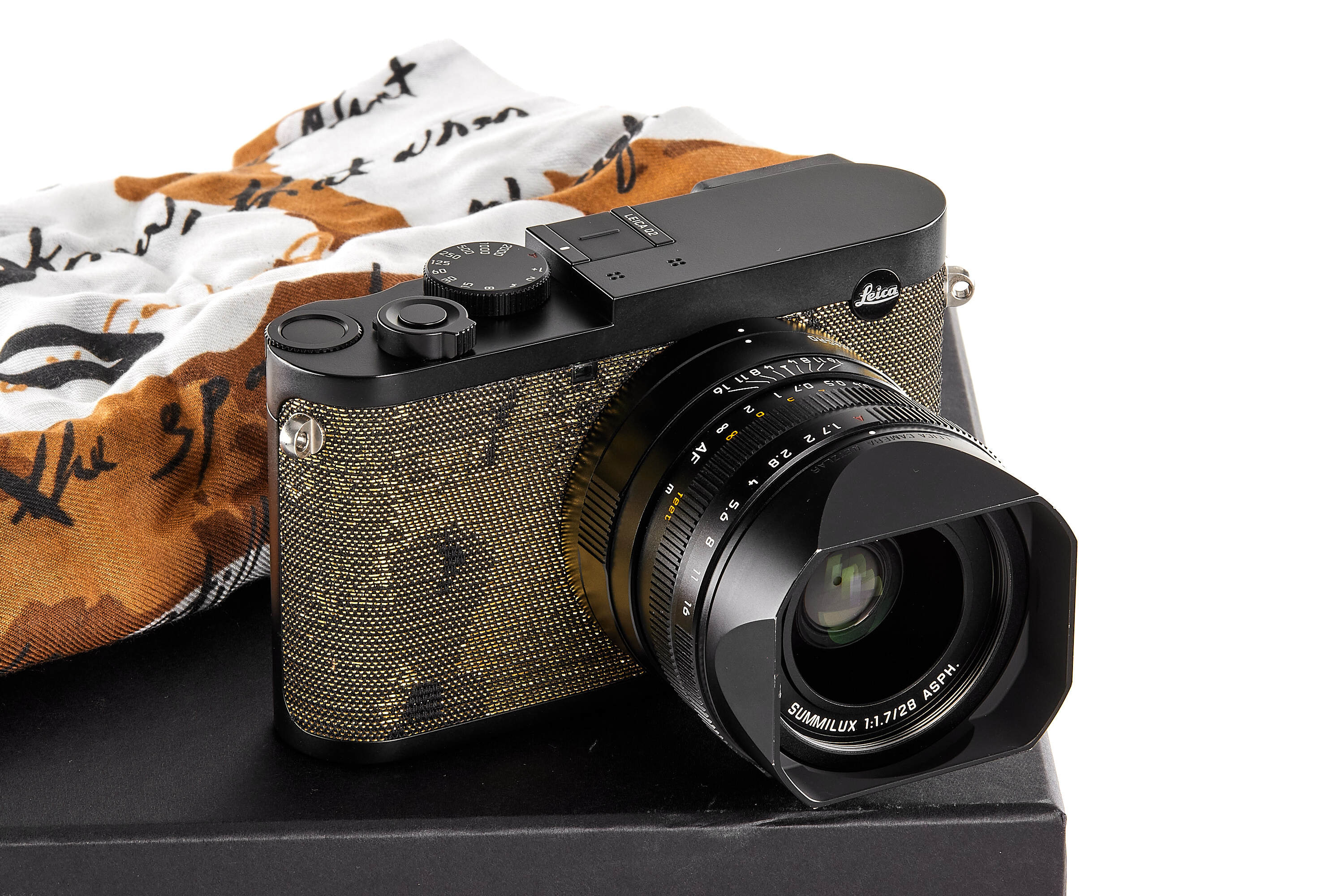 Leica Q2 'Dawn' by Seal
