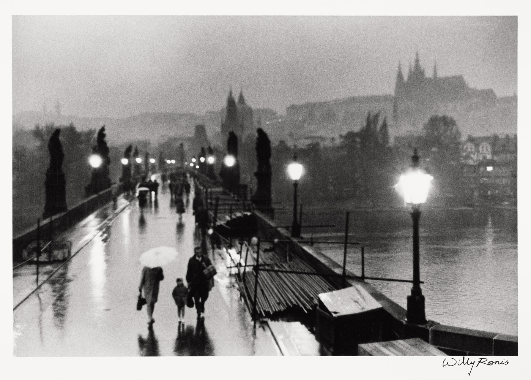 WILLY RONIS (1910–2009) 'Le Pont Charles', Prague 1967 