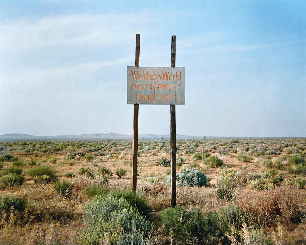 ** WIM WENDERS (* 1945) ‘Western World, Near Four Corners, California’ (from ‘Written in the West’), 1983