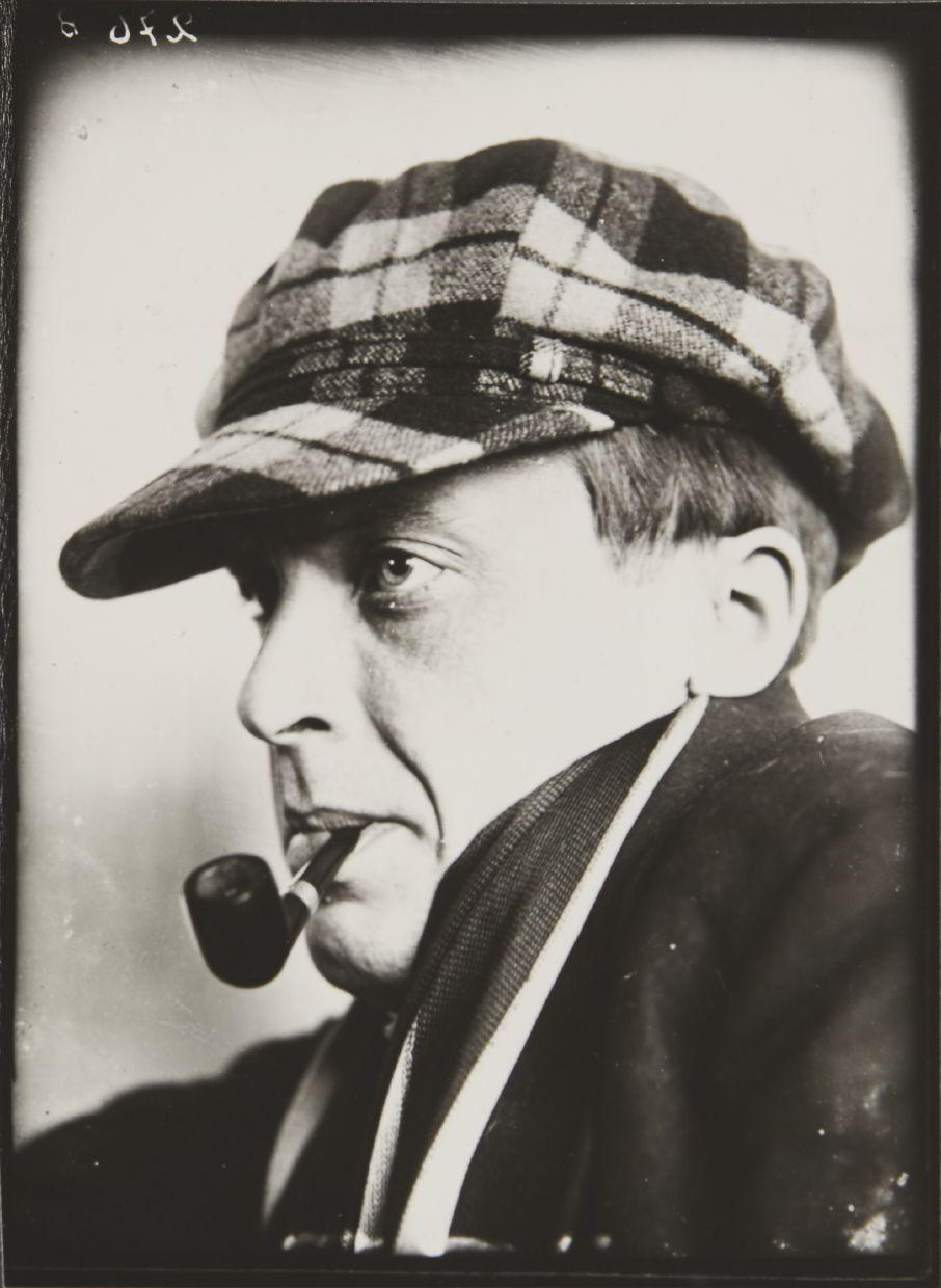 ALEXANDER RODCHENKO (1891–1956) Der Filmemacher / The filmmaker Vitaly Zhemchuzhny, USSR 1924 ALEXANDER RODCHENKO (1891–1956) Der Filmemacher / The filmmaker Vitaly Zhemchuzhny, USSR 1924