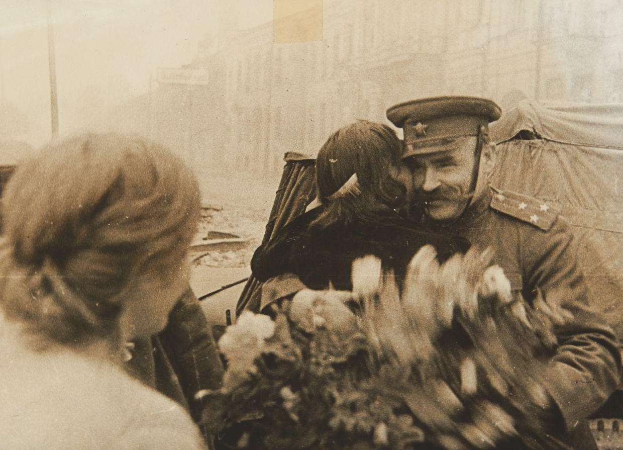 GEORGI KHOMZOR (1914–1990) Heimkehrender Soldat / Homecoming soldier, USSR 1940s GEORGI KHOMZOR (1914–1990) Heimkehrender Soldat / Homecoming soldier, USSR 1940s