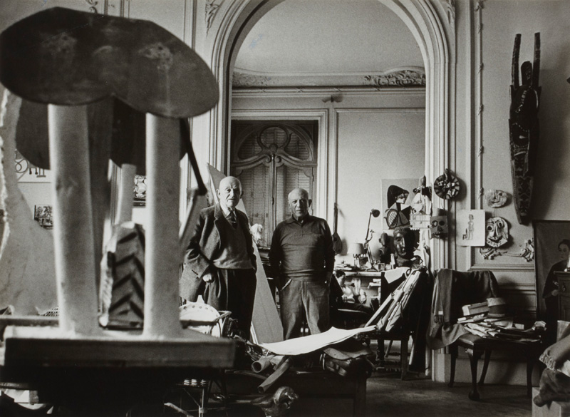 FRANZ HUBMANN (1914–2007) Pablo Picasso und der Kunsthändler / and art dealer Daniel-Henry Kahnweiler, Villa La Californie, Cannes July 1957