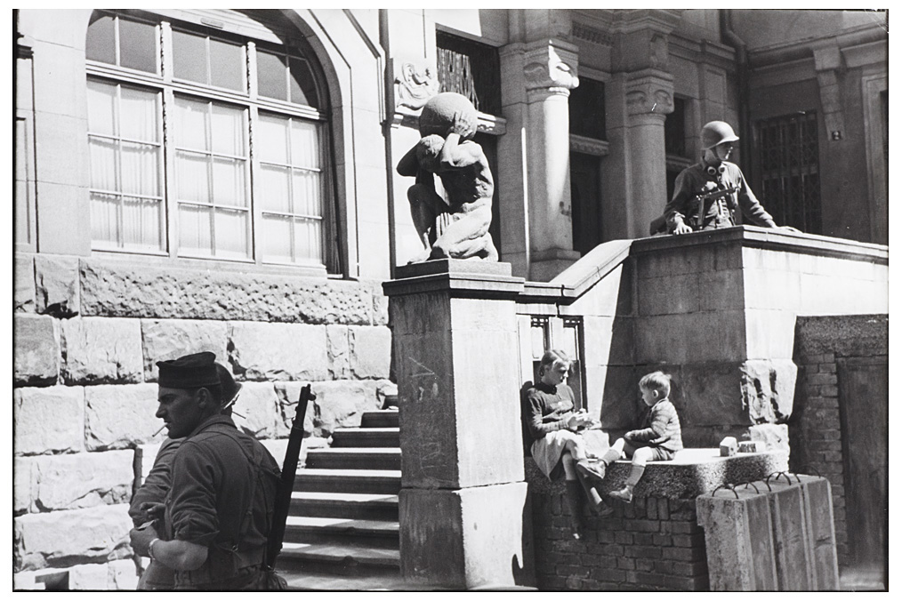 Henri Cartier-Bresson, Soldiers and children