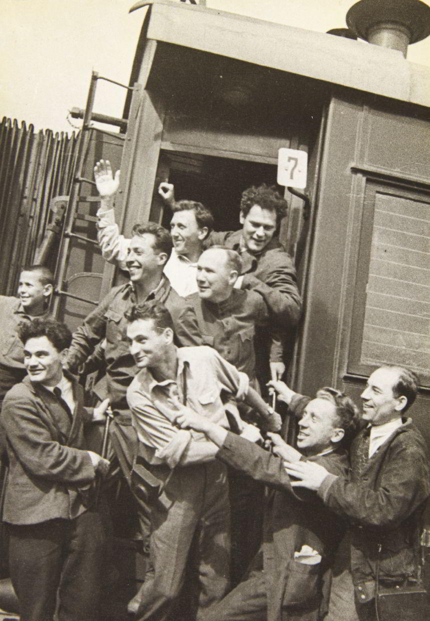 ANONYMOUS PHOTOGRAPHER Dmitri Debabov, Simon Fridland, Arkady Shaikhet und weitere sowjetische Fotografen / and other Soviet photographers, USSR 1940s