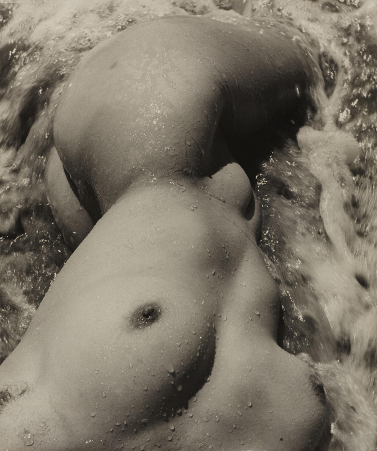 LUCIEN CLERGUE (* 1934) ‘Nu de la mer’, 1959 LUCIEN CLERGUE (* 1934) ‘Nu de la mer’, 1959