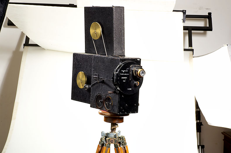 Gaumont  35mm Movie Camera