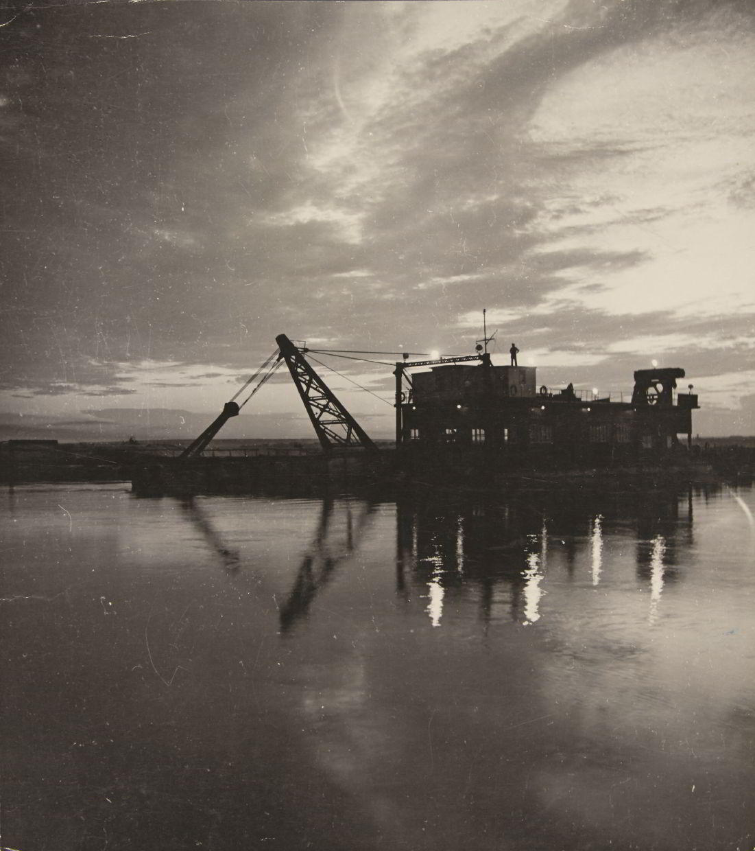 SIMON FRIDLAND (1905–1964) Nacht an der Wolga / Night time on Volga river, USSR 1930s SIMON FRIDLAND (1905–1964) Nacht an der Wolga / Night time on Volga river, USSR 1930s