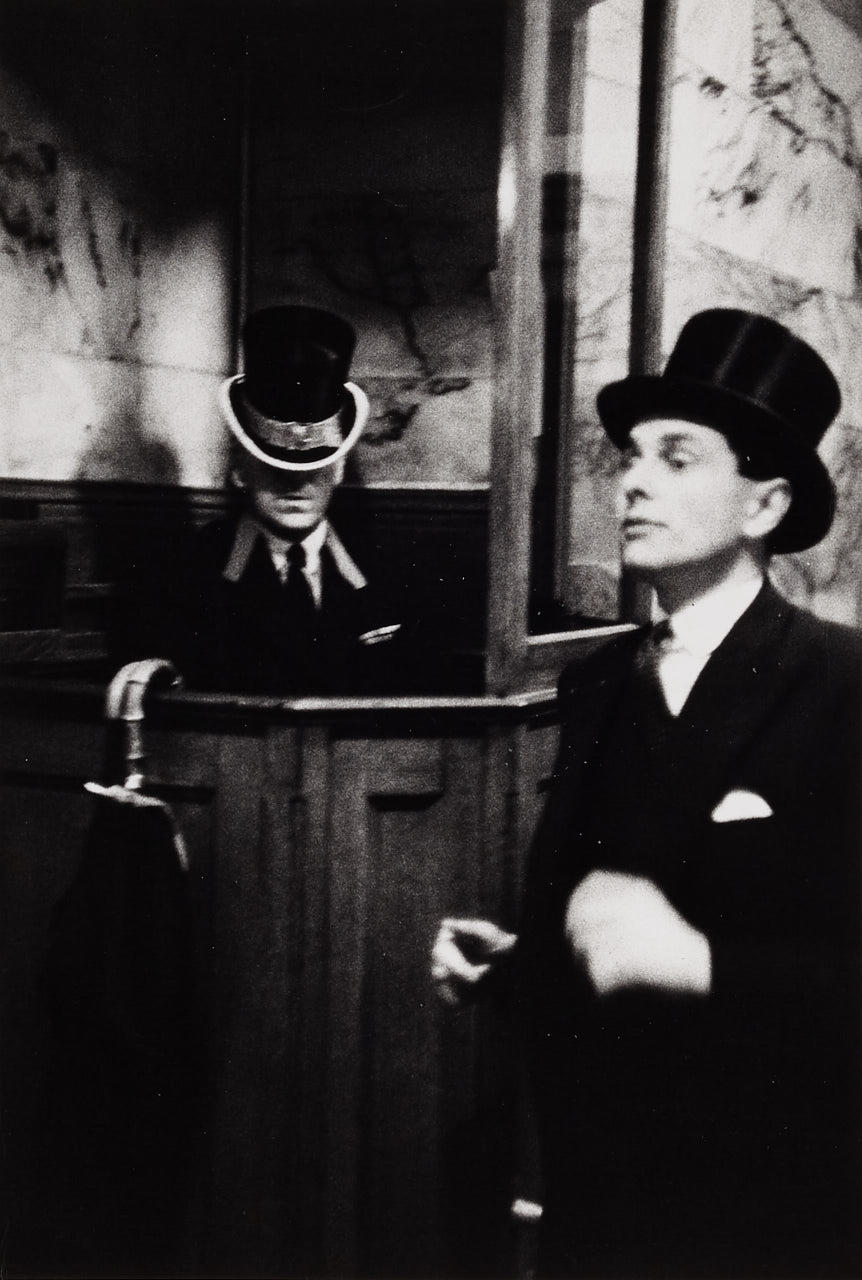 BRUCE DAVIDSON (* 1933) Commissionaire (from ‘England/Scotland), 1960