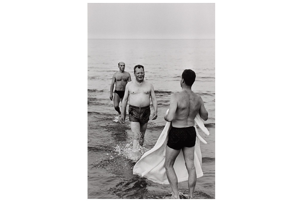 Willy Brandt in the Black Sea, Thomas Hoepker (* 1936)