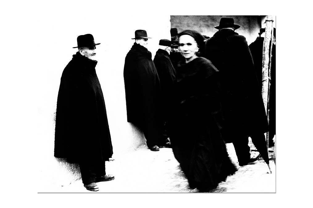 Mario Giacomelli (1925-2000), Alte Frau / Old woman (from the series  "Scanno")