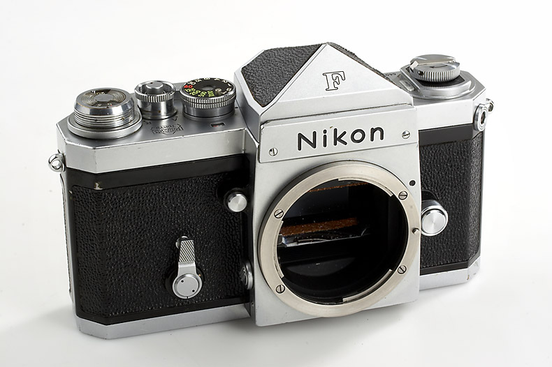 Nikon  F Eyelevel chrom