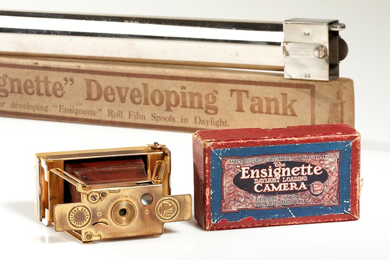 Houghton  Enisgnette Gold