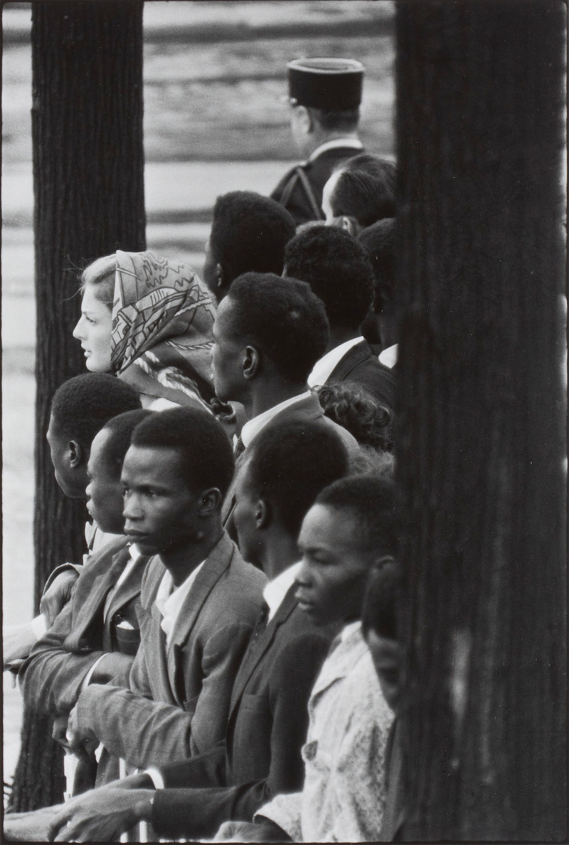Okky Offerhaus on the Champs-Élysées on Bastille Day, Elliott Erwitt (* 1928)