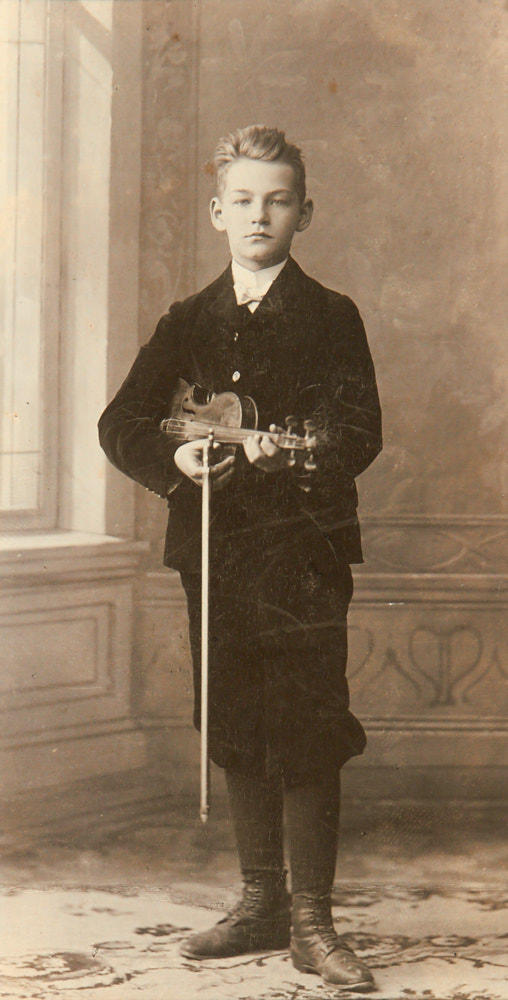 AUGUST SANDER (1876–1964) Young violinist, Linz, Austria 1905