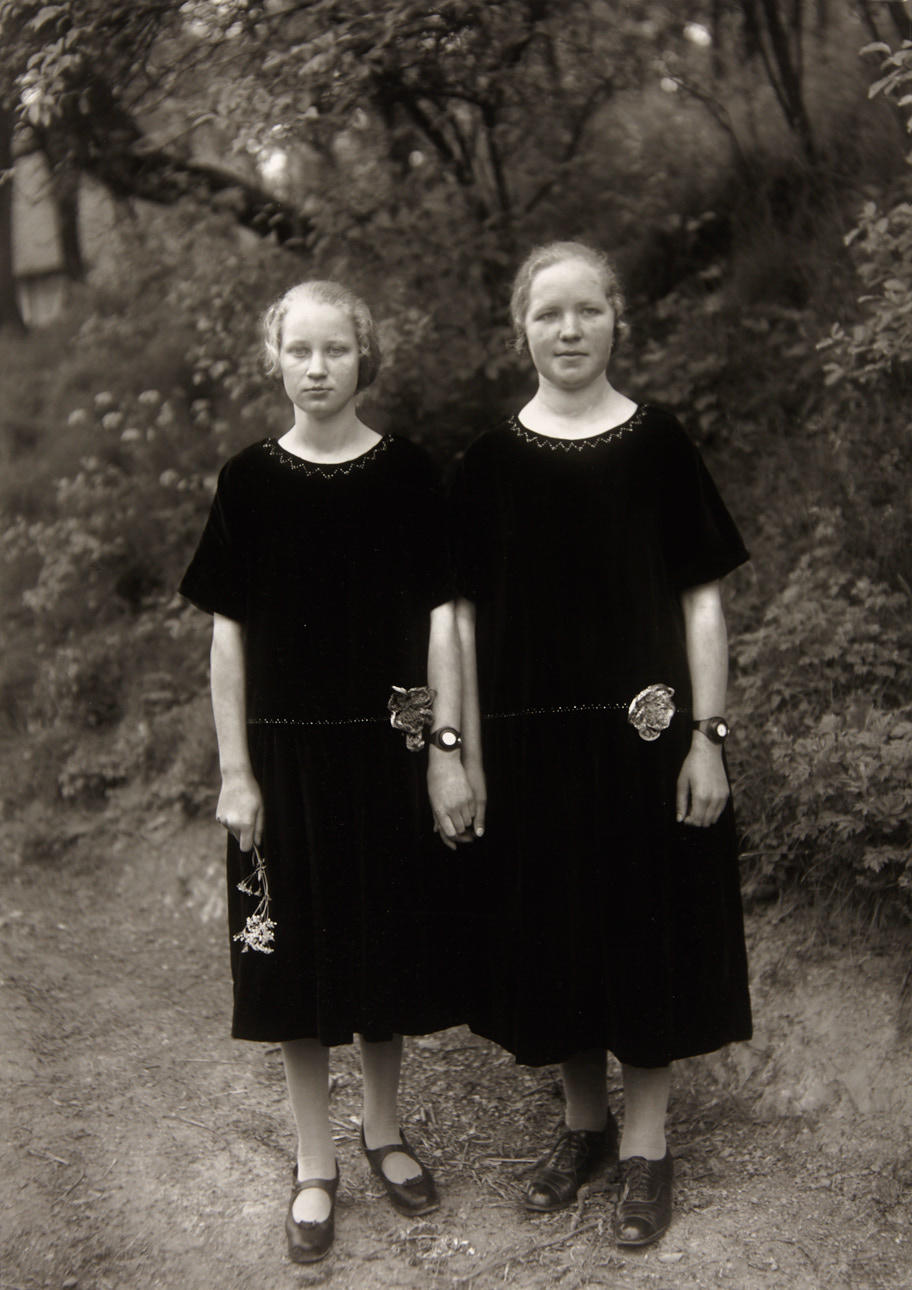 AUGUST SANDER (1876–1964) Bauernmädchen, Westerwald 1928