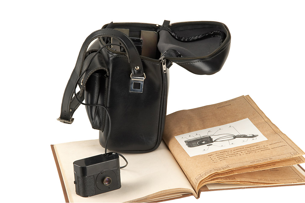 KMZ F-27 Neozit Geheimkamera in Tasche