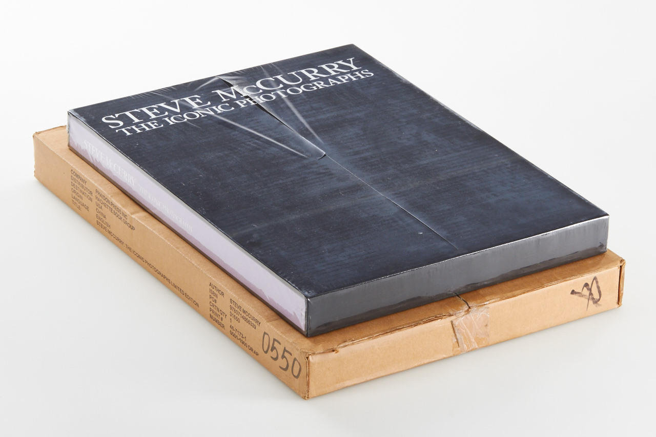 STEVE McCURRY (* 1950) ‘Steve McCurry: The Iconic photographs Limited edition’, London: Phaidon STEVE McCURRY (* 1950) ‘Steve McCurry: The Iconic photographs Limited edition’, London: Phaidon