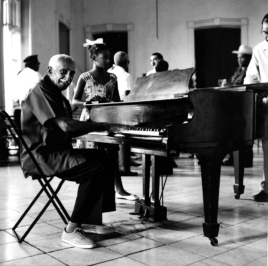 CRISTINA PIZA (* 1963) Rubén González, Havana 1995