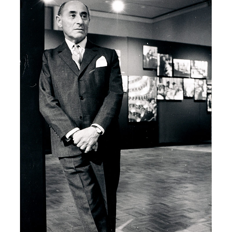 Tony Spina  (1914–1995), Alfred Eisenstaedt, Exhibition opening, Walker Art Center