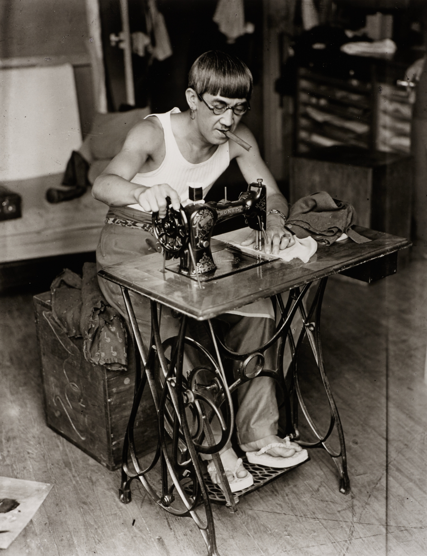 ANDRÉ KERTÉSZ (1894–1985) The painter Tsuguharu Foujita, Paris 1928