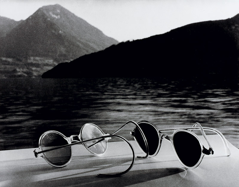 Herbert List (1903–1975), ›Brillen am Vierwaldstättersee‹